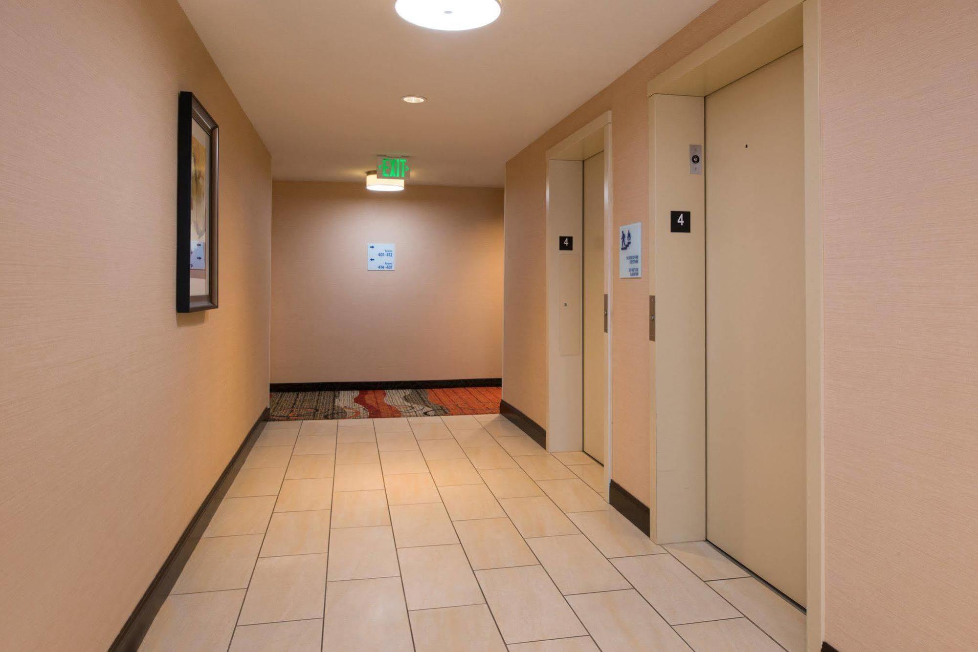 Express & By Ihg 2*